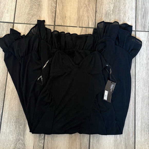 Dresses & Skirts - Sophisticated Black Maxi Dress